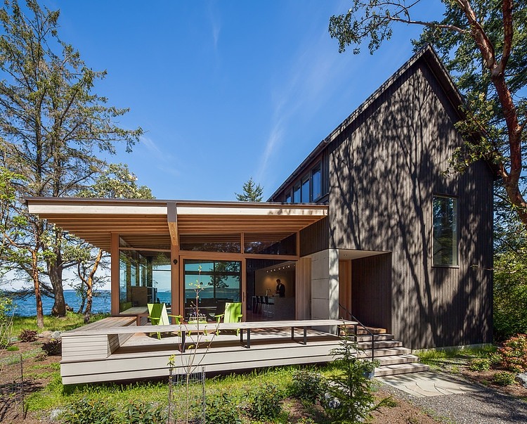 Orcas Island Retreat by Heliotrope Architects