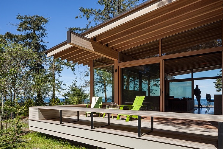 Orcas Island Retreat by Heliotrope Architects