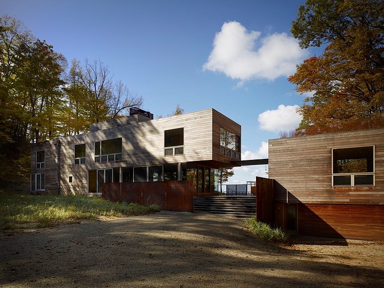 Lake Michigan Retreat by Wheeler Kearns Architects
