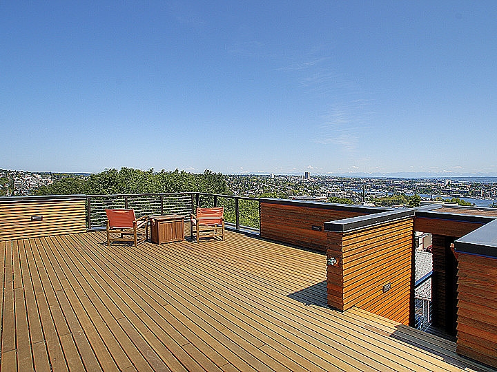 Contemporary Home by Logan's Hammer Building & Renovation