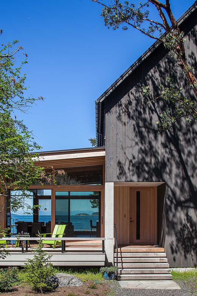 Orcas Island Retreat by Heliotrope Architects