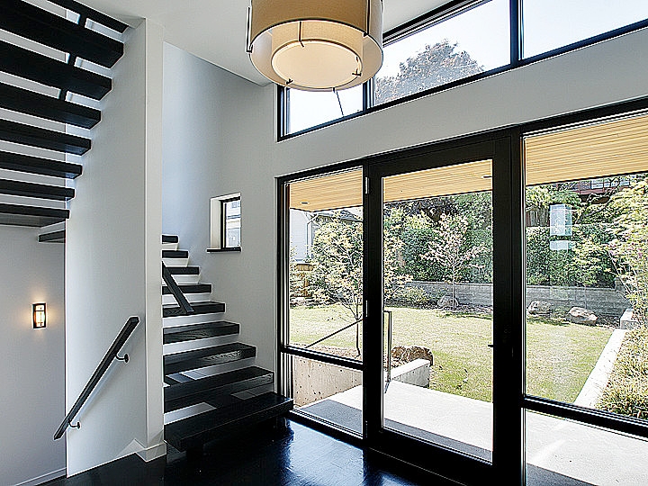Contemporary Home by Logan's Hammer Building & Renovation