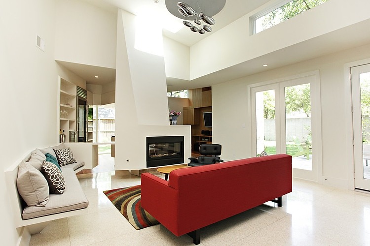 Houston Riverview Way by Tom Hurt Architecture