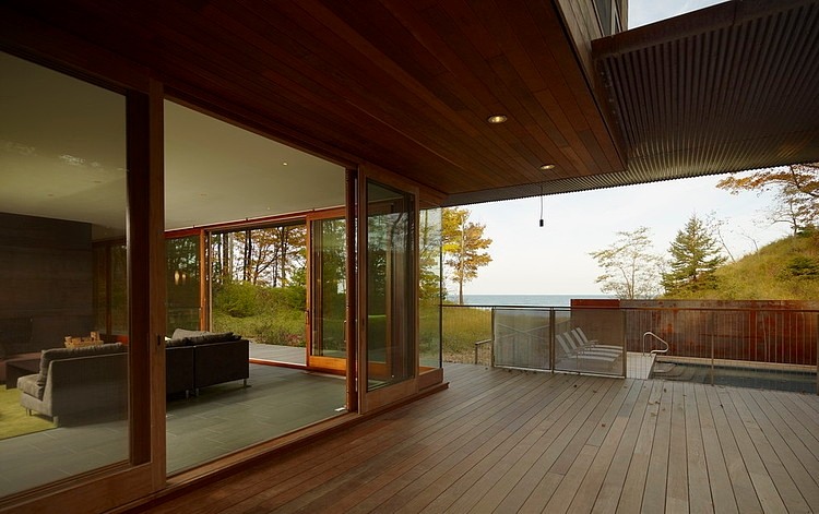 Lake Michigan Retreat by Wheeler Kearns Architects