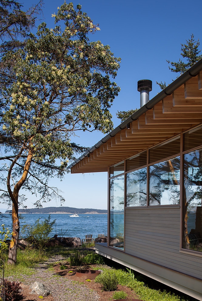 Orcas Island Retreat by Heliotrope Architects