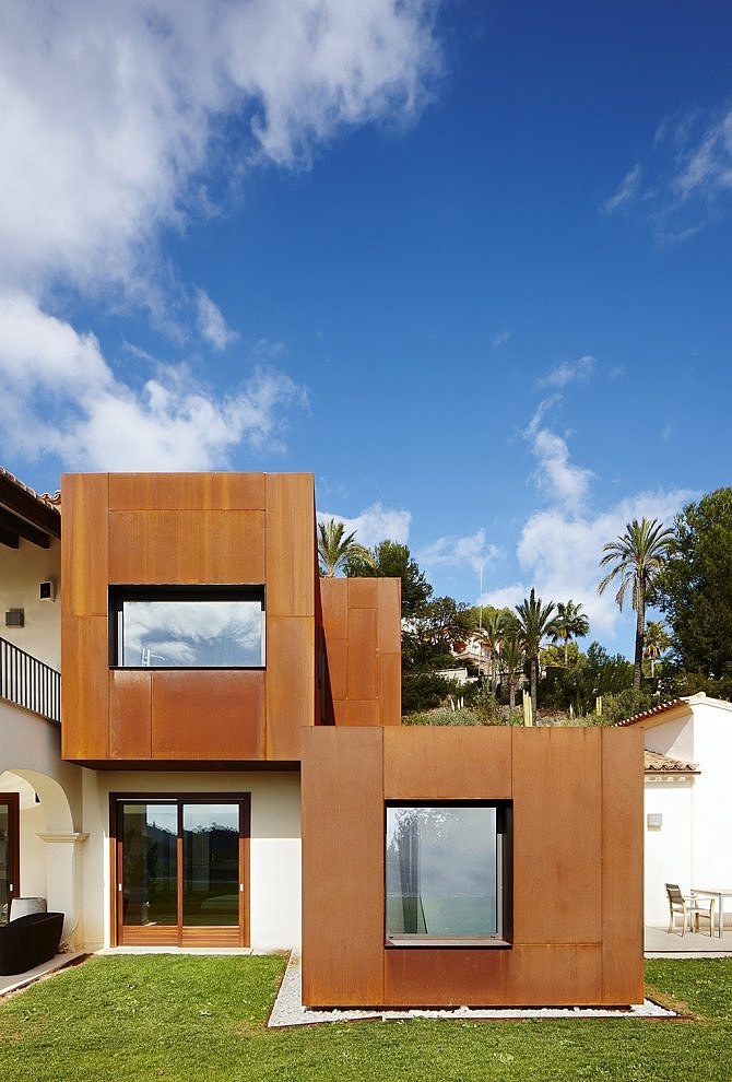 Kubik Extension by Guillermo Reynes Architecture Studio
