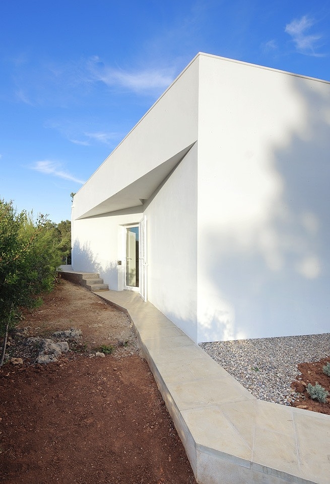 4 Porches and 4 Skylights House by Ferran Vizoso