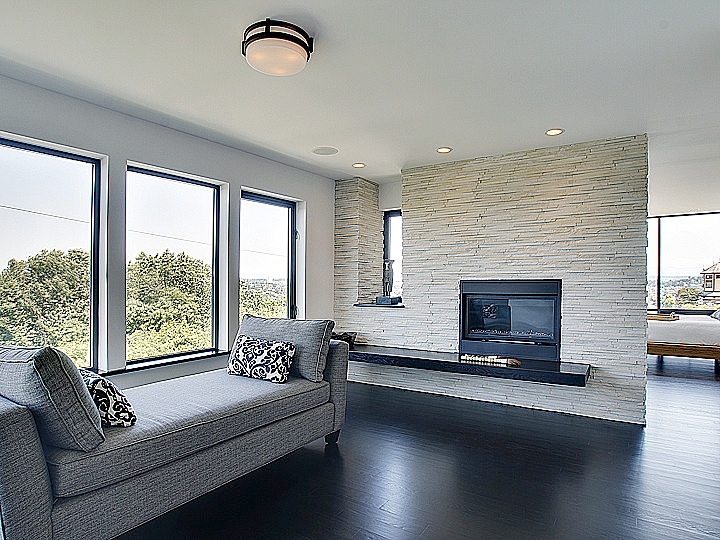 Contemporary Home by Logan's Hammer Building & Renovation
