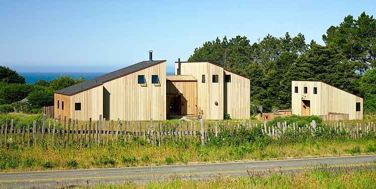 Wooden Residence by Malcolm Davis Architecture