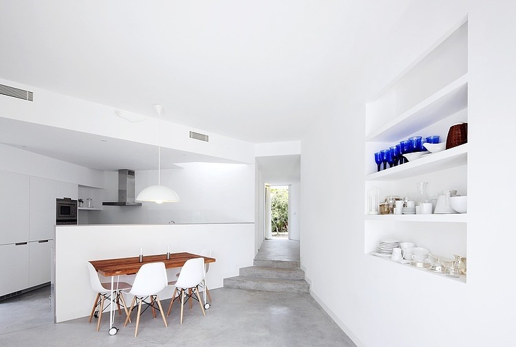 4 Porches and 4 Skylights House by Ferran Vizoso