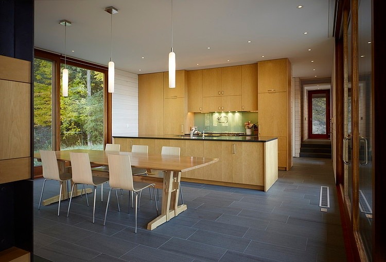 Lake Michigan Retreat by Wheeler Kearns Architects