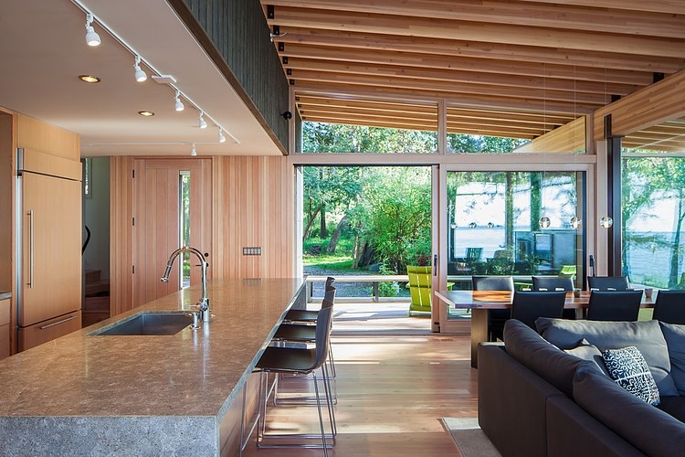 Orcas Island Retreat by Heliotrope Architects