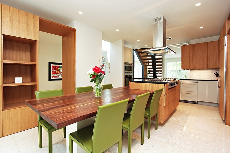 Houston Riverview Way by Tom Hurt Architecture