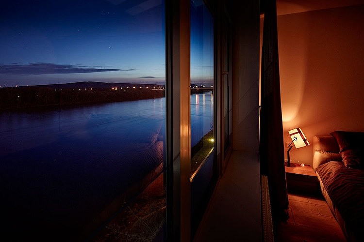 Riverpark Apartment by BEEF