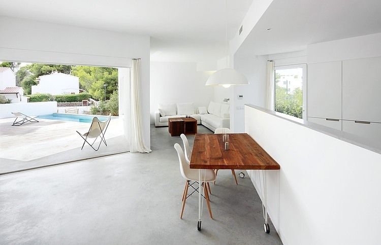 4 Porches and 4 Skylights House by Ferran Vizoso