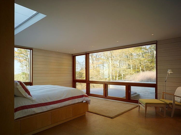 Lake Michigan Retreat by Wheeler Kearns Architects