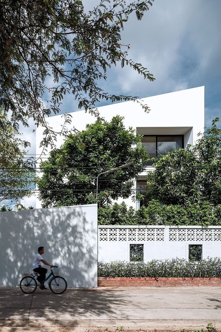 Baan Moom Residence by Integrated Field