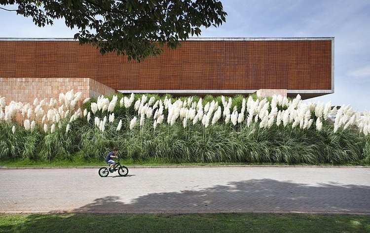 BT House by Studio Guilherme Torres