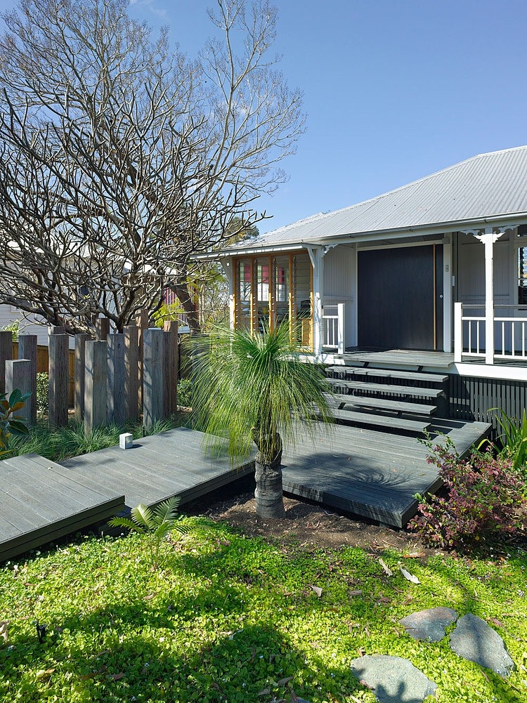 Taringa Residence by Loucas Zahos Architects