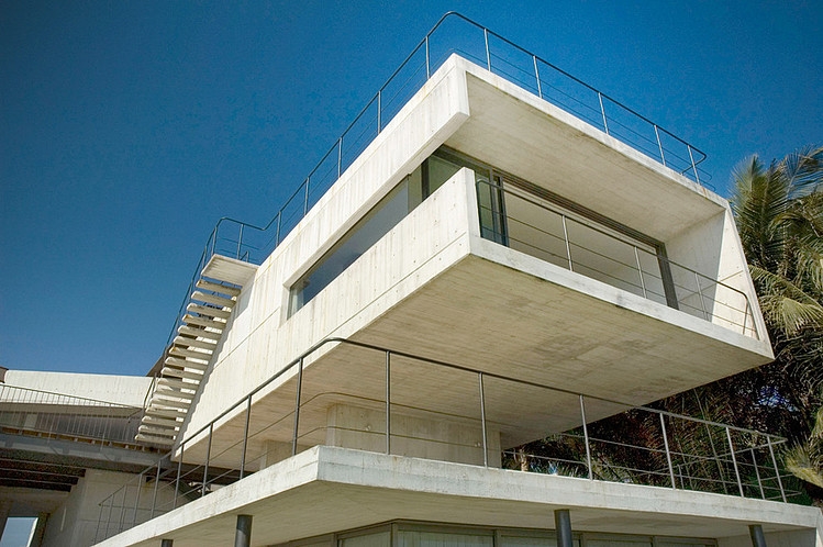 La Caracola Beach House by Paul Cremoux Studio