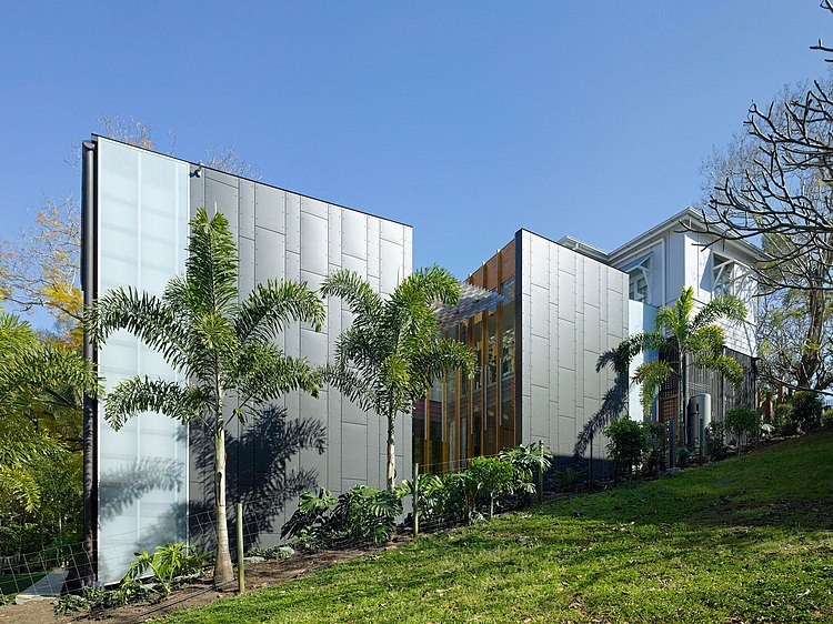 Taringa Residence by Loucas Zahos Architects
