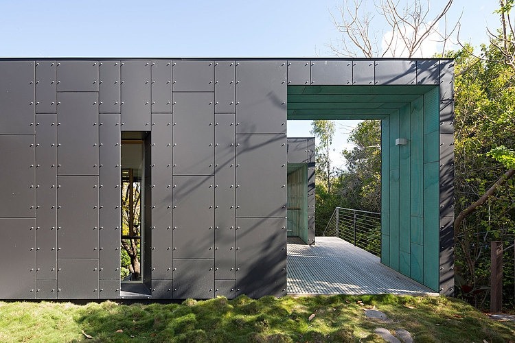 Taringa Residence by Loucas Zahos Architects