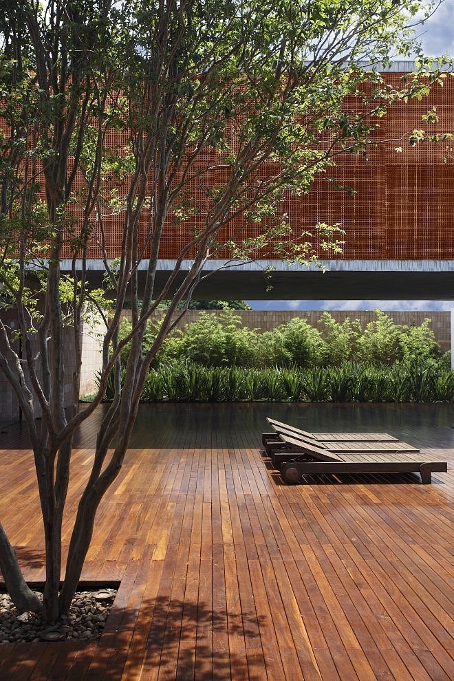 BT House by Studio Guilherme Torres