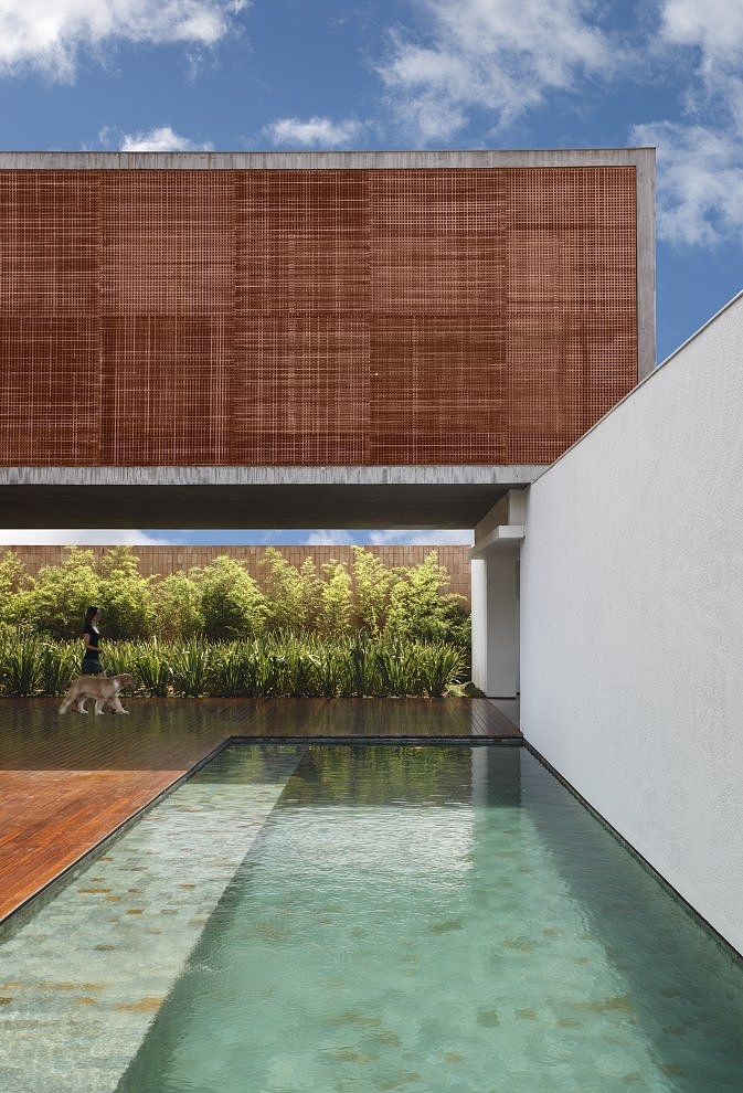BT House by Studio Guilherme Torres