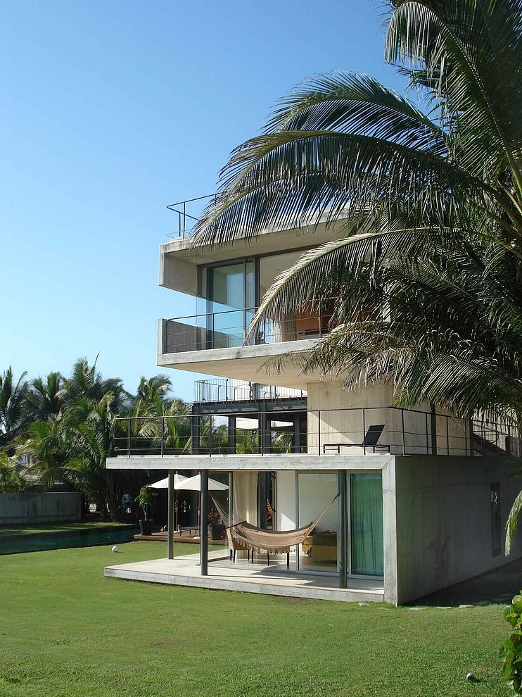 La Caracola Beach House by Paul Cremoux Studio