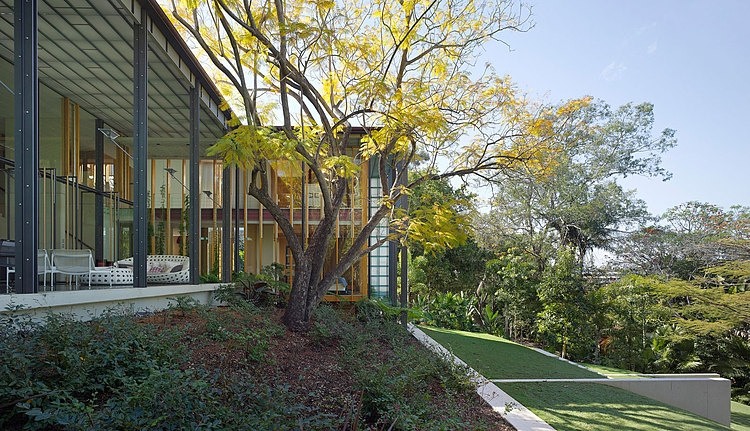 Taringa Residence by Loucas Zahos Architects