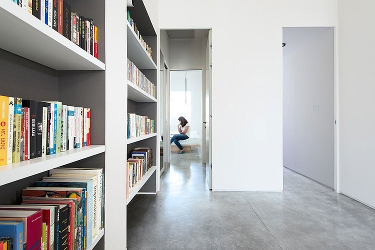 Tel Aviv Apartment by Chiara Ferrari Studio