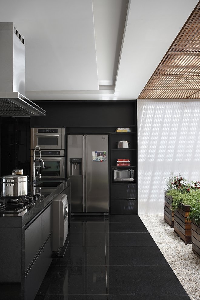 BT House by Studio Guilherme Torres
