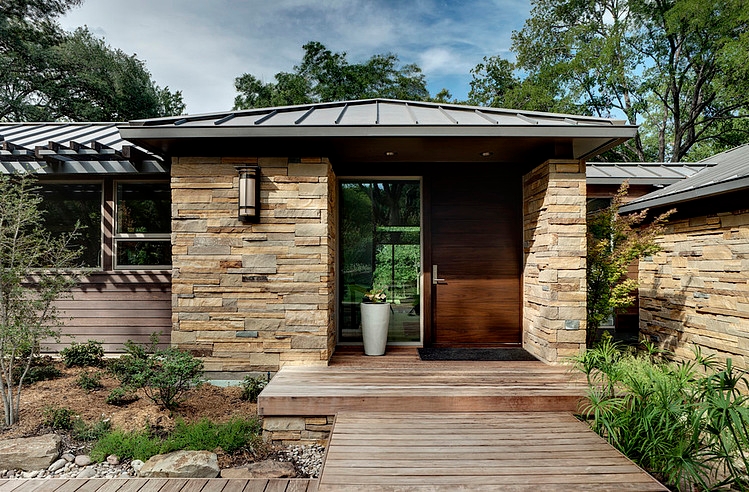 Fisher Road Residence by Domiteaux + Baggett Architects