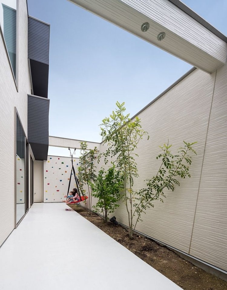 H-house-H by Sato Masahiko