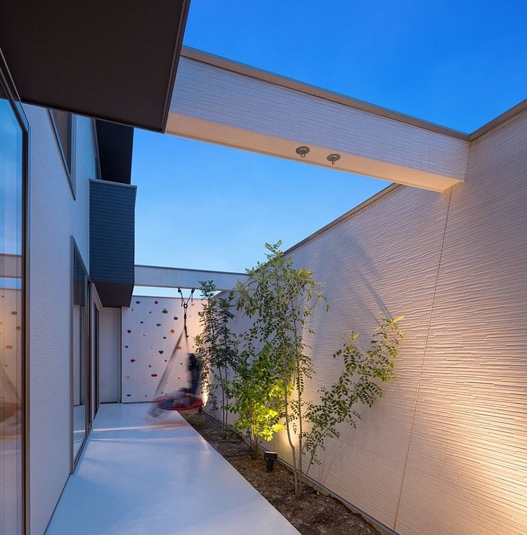 H-house-H by Sato Masahiko