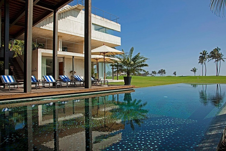 La Caracola Beach House by Paul Cremoux Studio