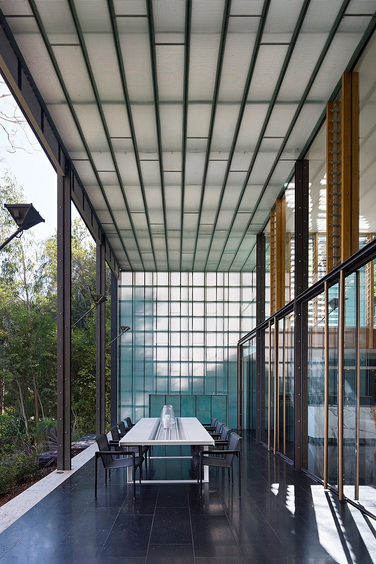 Taringa Residence by Loucas Zahos Architects