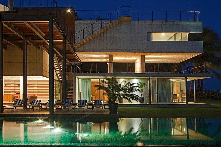 La Caracola Beach House by Paul Cremoux Studio
