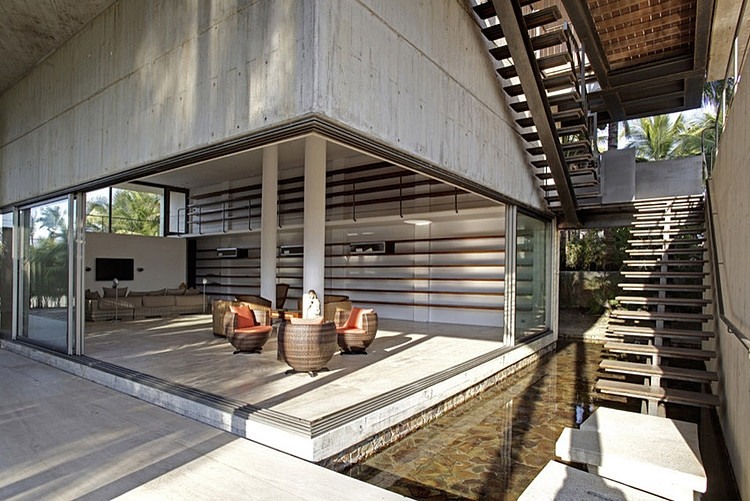 La Caracola Beach House by Paul Cremoux Studio