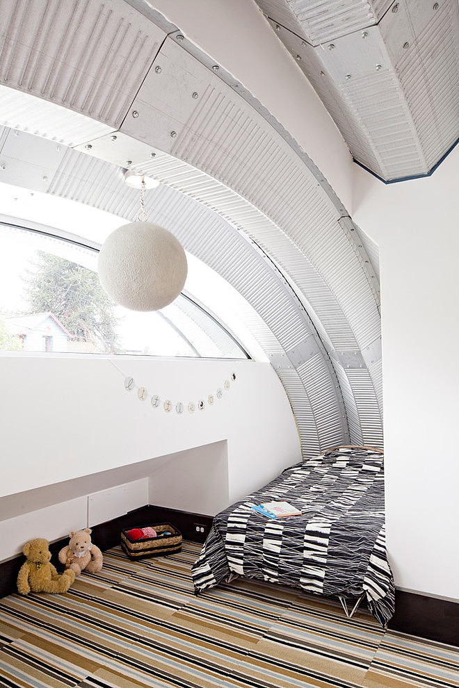 Eyebrow House by Papazian R.A.