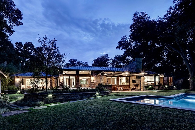 Fisher Road Residence by Domiteaux + Baggett Architects