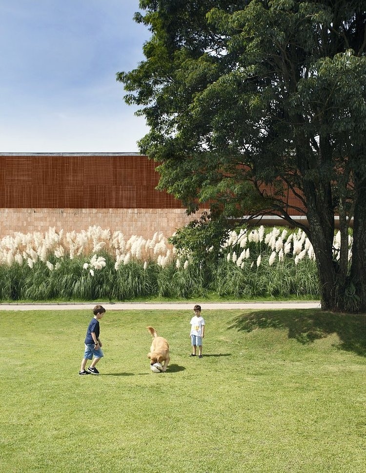 BT House by Studio Guilherme Torres