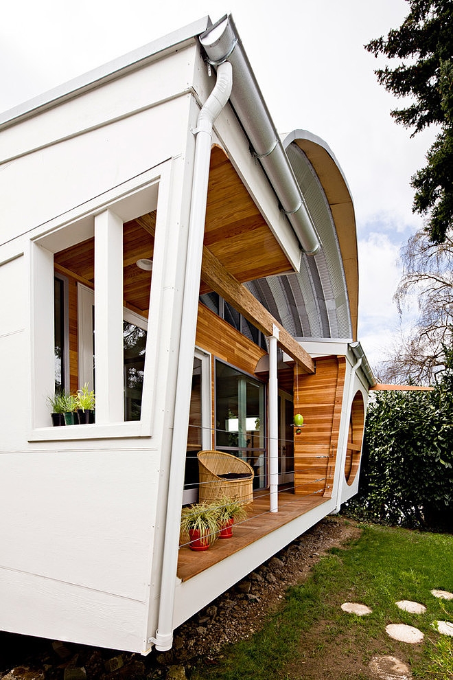 Eyebrow House by Papazian R.A.