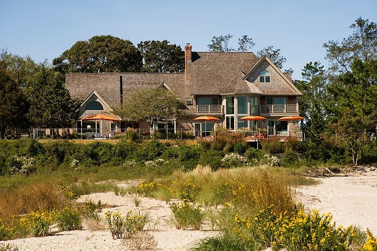 Hamptons House by David Howell Design