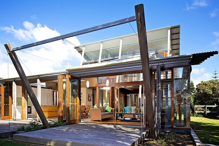 Currimundi Beach House by Loucas Zahos Architects
