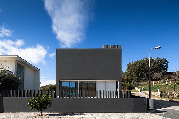 House in Penafiel by Graciana Oliveira