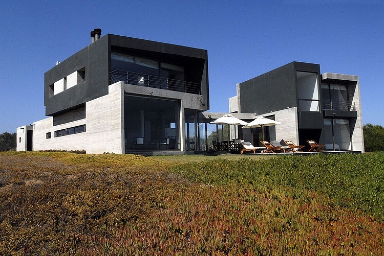 Rabanua Residence by DX Arquitectos