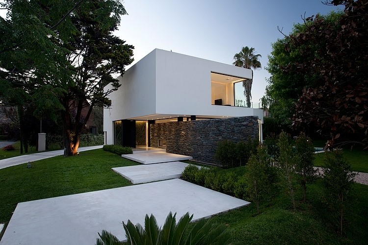 Casa Carrara by Andres Remy Arquitecto