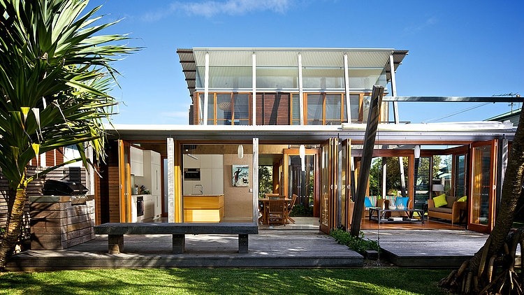Currimundi Beach House by Loucas Zahos Architects
