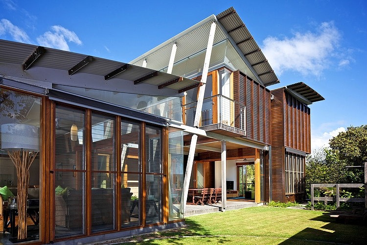 Currimundi Beach House by Loucas Zahos Architects